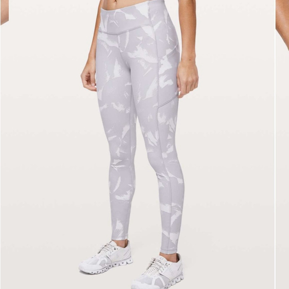 Lululemon Speed Up Tight 28" *Full-On Luxtreme
Flower Pop White Silver Lilac - Picture 6 of 8